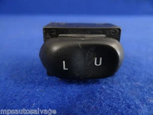 99 00 01 02 03 04 MUSTANG RH PASSENGER LOCK SWITCH  USED  - Picture 1 of 3
