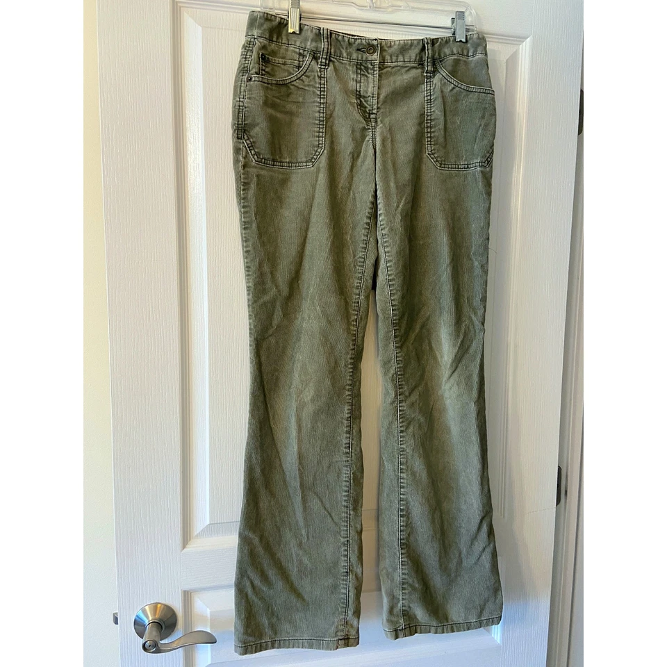 Calça Ann Taylor Loft Slim Bootcut cintura baixa veludo verde oliva pálido 5 bolsos 4 - Imagem 1 de 4