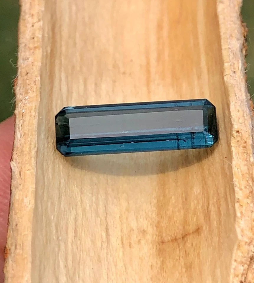 Brilliant 2.5ct Indicolite Tourmaline  Lustrous Emerald Cut from Afghanistan - Image 1 of 4