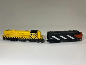 Set of 2 Tri-ang CN Diesel Locomotives OO Scale 1537 & 7005, Untested - Picture 1 of 15