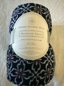 Modern Southern Home Printed Navy Floral Fleece Throw 50 X 60 NWT - Picture 1 of 3