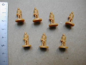 7 x ÜBERLEBENDE/SOLDATEN RISK WALKING DEAD MINIATUREN +- 15MM? /P918 - Bild 1 von 1