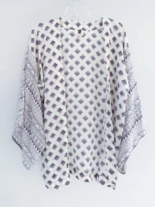 Quicksilver Kimono Kaftan Women’s Medium Cover Up Satin Geometric Ivory Purple - Picture 1 of 5