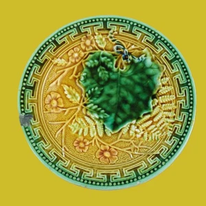 Antique Majolica Plate – Unmarked, Probable Choisy-le-Roi – 5.75" Botanical - Picture 1 of 7