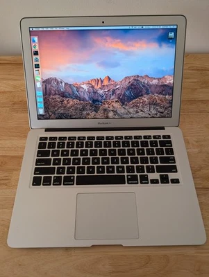 Apple MackBook Air 4,2 (2011) - Image 1 of 4