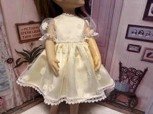 White Daisy Kleid gelb Satin Set Puppenkleidung passt 25" Charmin Chatty Cathy - Bild 1 von 14