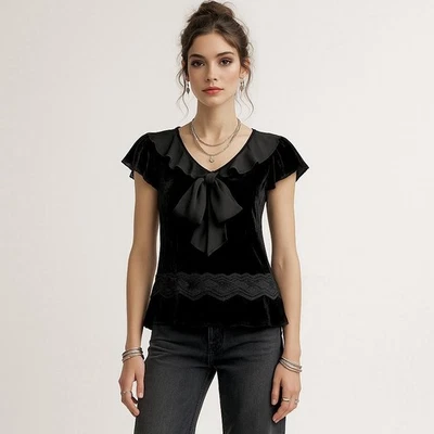Blusa romântica Sunny Leigh veludo top M preta gola redonda acabamento de renda caprichoso - Imagem 1 de 4
