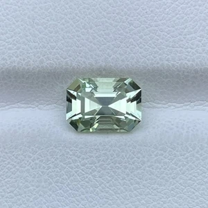 Tormalina Verde Menta Naturale 2,54 Cts - Taglio Smeraldo Ideale per Anelli o Ciondoli - Foto 1 di 5