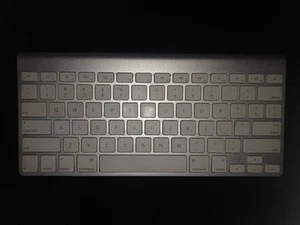 Authentic APPLE MAC Wireless MAGIC Keyboard Bluetooth Light Silver Aluminum - Picture 1 of 6