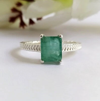 Anillo solitario de esmeralda natural anillo de aniversario de plata de ley 925 Foto 1 de 4