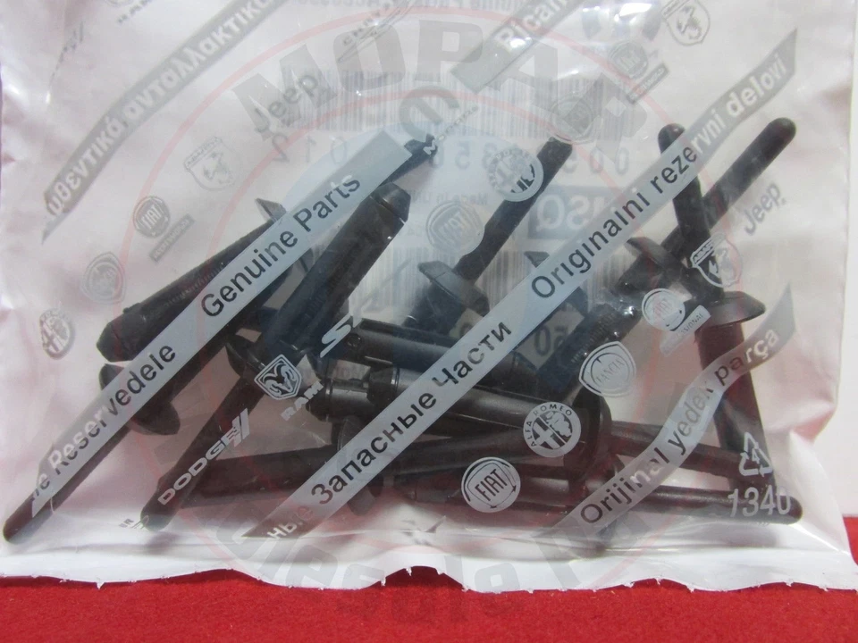 Juego de 12 remaches protector contra salpicaduras para casa de ruedas Jeep Dodge NUEVO OEM MOPAR Foto 1 de 4