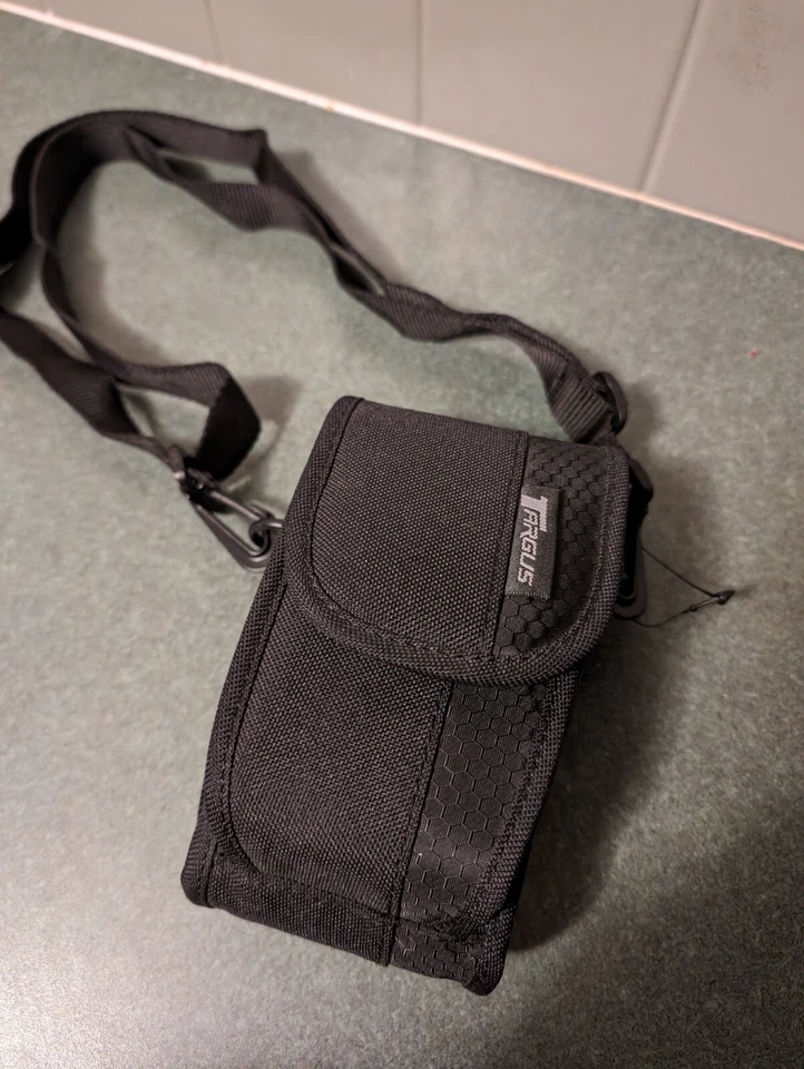 Targus Camera Case Black adjustable strap 2 Compartments Zip up 6X3.5X3 Belt  - Image 1 of 4