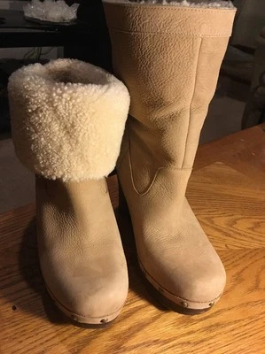 Nuevo UGG Australia Carnagie Tachonado Lana de Cordero Forrado Botines Botas de Cuña Genuinas 9 Foto 1 de 4