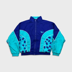 Chaqueta cortavientos retro vintage años 90 Reebok para hombre pequeña azul deletreada cremallera completa - Imagen 1 de 7