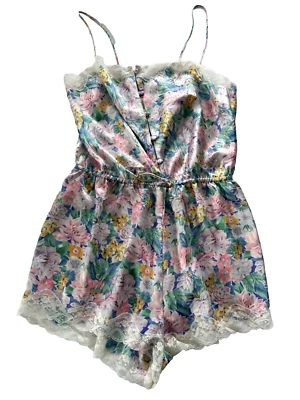 Romper vintage Victoria’s Secret floral de renda aparado anos 90 etiqueta dourada pelúcia peça única - Imagem 1 de 4