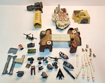 Lote de juegos militares mixtos de micro máquinas vintage con tanques, aviones y figuras Foto 1 de 4