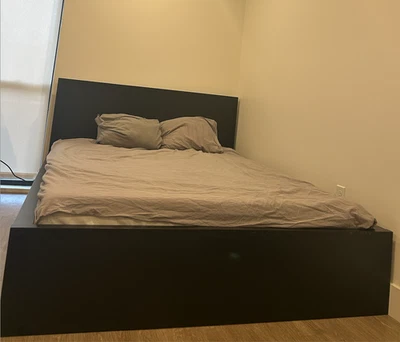 somier queen con cabecero y colchón de espuma viscoelástica Foto 1 de 2