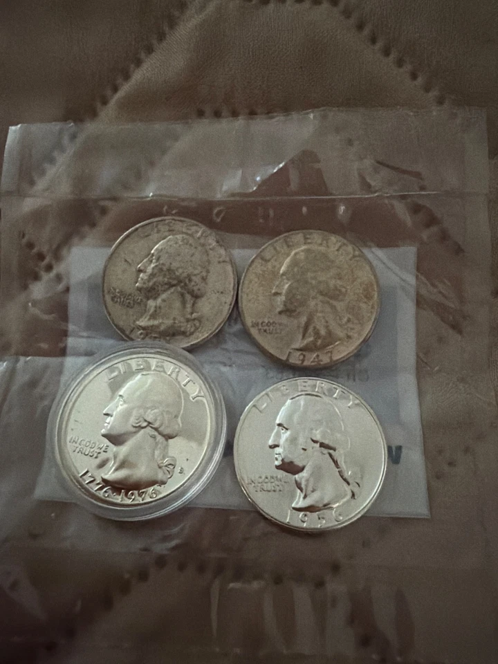 (4) Quarters (3) Silver (1) bicentennial proof - Image 1 of 1