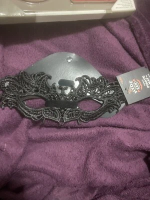 Black  masquerade Lace  mask  Adult Size. Lot Of 7 - Image 1 of 4