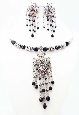 JUEGO DE JOYAS COLLAR COLGANTE PLATA ACRÍLICO NEGRO MARCASITA INSPIRADO EN EL DISEÑADOR  Foto 1 de 4