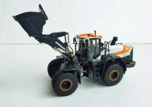 1:50 DOOSAN DL420 Loader X - Version Model(Loose) - Picture 1 of 5