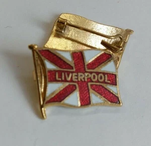 Insignia de alfiler dorado vintage bandera de Liverpool muy buen estado talla 2,5 cm x 2 cm - Imagen 1 de 1