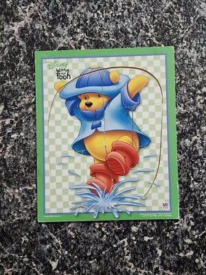 Abrigo de lluvia vintage Milton Bradley Winnie The Pooh tablero rompecabezas charcos de lluvia jugar Foto 1 de 4