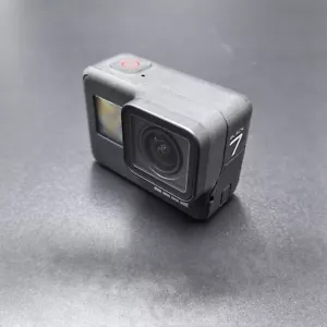 GoPro Hero7 Digital 4K HD Action Camera 12MP Waterproof with Accessories Black - Picture 1 of 8