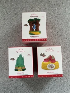 2015/2016 Hallmark Keepsake Magic Sound Wizard of Oz Ornaments Set of Three - Picture 1 of 10