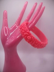 Vintage Juicy Couture Bangle Bracelet Pink Floral Embossed Jewelry Costume - Picture 1 of 9