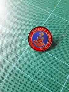 INSIGNIA DEL CLUB DE BOLOS LEIGHTON BUZZARD - Imagen 1 de 2