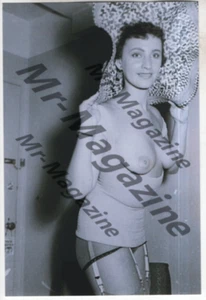 Brünette Dessous & Strümpfe Modell 3"x5" Schwarzweiß Druck Sexy Risque Pinup RI-47 - Bild 1 von 1