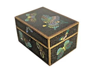 Antigua caja con bisagras cloisonné china o japonesa para mariposas con botón pulsador - Imagen 1 de 17