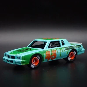 1982 82 Pontiac Grand Prix Demolición Derby 1:64 Escala Diorama Coche Modelo - Imagen 1 de 8