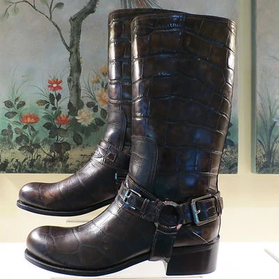 NUEVO CON CAJA AUTÉNTICO. BOTAS CHRISTIAN DIOR CUERO MARRÓN COCODRILO RELIEVE 41/11 HECHAS EN ITALIA Foto 1 de 4