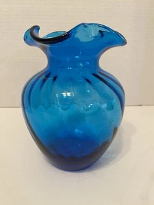 Vintage kolonialblau 6" Wirbel Vase mit gerafftem Rand - Bild 1 von 8