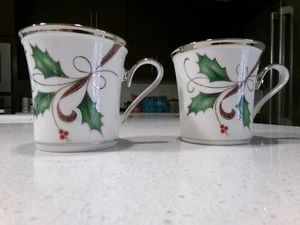 LENOX HOLIDAY NOUVEAU WHITE LOT OF 2 MUGS - Picture 1 of 4
