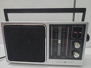 Vintage General Electric AM FM Radio w Cord! 7-2857A WORKS! Look GE Radio 1980’s - Picture 1 of 8