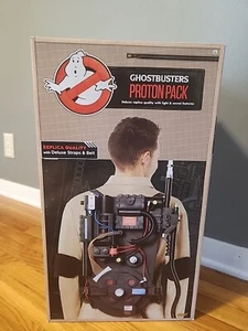 BRAND NEW IN BOX ! Ghostbuster Proton Pack DELUXE REPLICA With Light And Sound - Picture 1 of 7