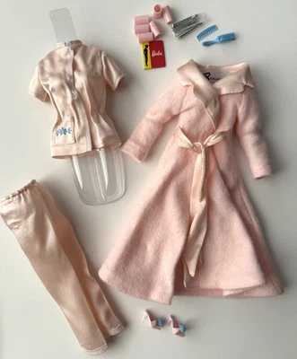 Barbie Sleepytime Gal Reproducción Rosa Satinado Pijama, Franela Bata Zapatos, Foto 1 de 4