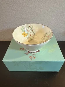 1930s Paragon Yellow Daisy Cream And Open Sugar Set Butterfly Coordinates - Picture 1 of 8