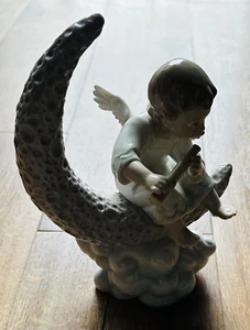 Lladro Exploring The Stars Porzellan Figur 6839 Baby Engel auf Mond in Box - Bild 1 von 10