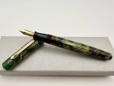 WAHL EVERSHARP DORIC LINED GREEN FOUNTAIN PEN EF 14K - Image 1 of 4