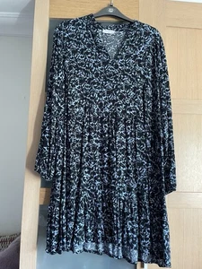 Papaya Blue and Black Flowery Dress Size 16 - Picture 1 of 3