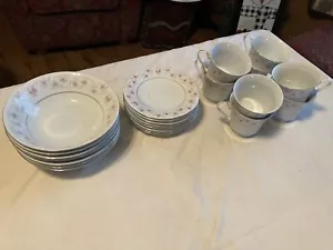 Set Di Vintage H 9 Made In China Fiori Rosa Cerchi Argento Coppe Dischi Ciotole - Foto 1 di 8