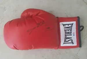 SUGAR RAY LEONARD Autographed Red Everlast Boxing Glove. PSA - Picture 1 of 3