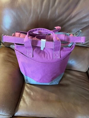 Fushia Gray Lock n Lock Insulated Bag with 3 plastic containers New - Image 1 of 4