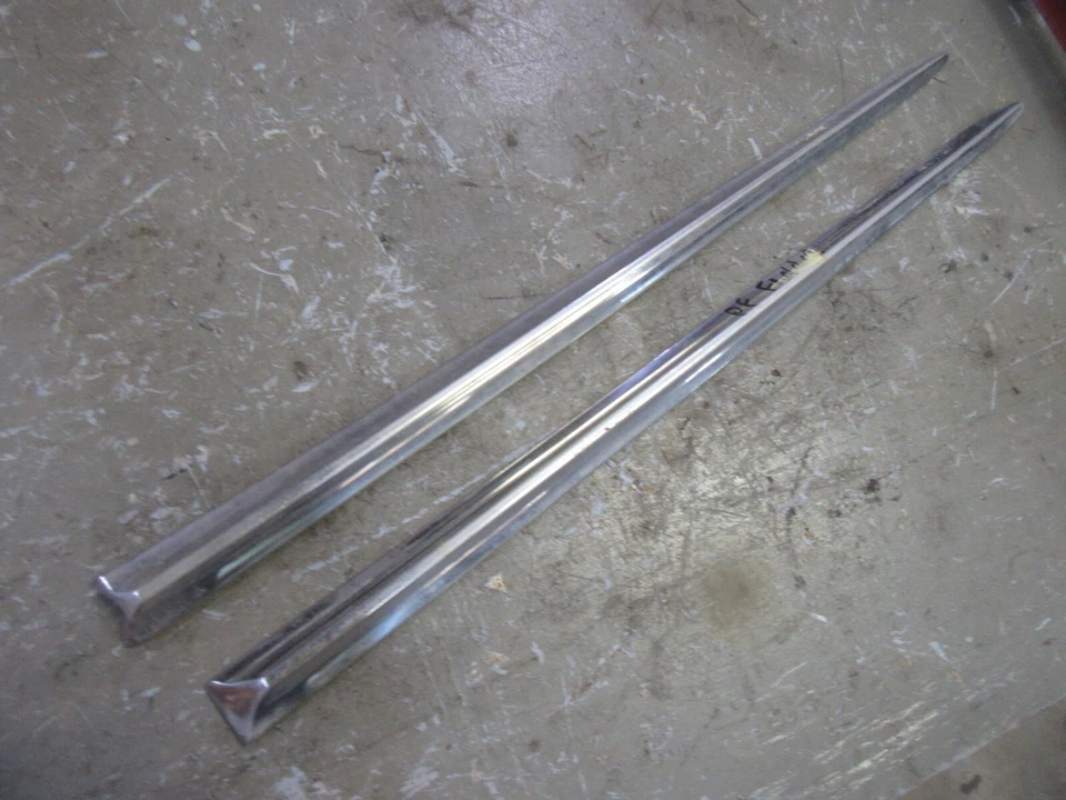 Mercury Meteor 600 1961 exterior guardabarros delantero moldura lanzas Foto 1 de 4