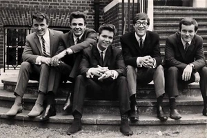 Cliff Richard and the Shadows 10" x 8" Photograph no 19 - Imagen 1 de 1