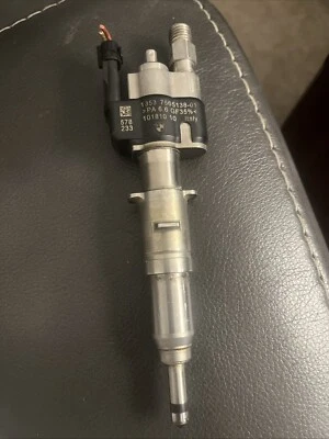 BMW 335I 535 550 750 X5 X6 DIRECT FUEL INJECTOR (1353-7565138-01) OEM - Image 1 of 4